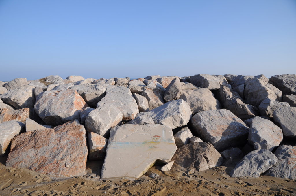 scogli al faro di bibione