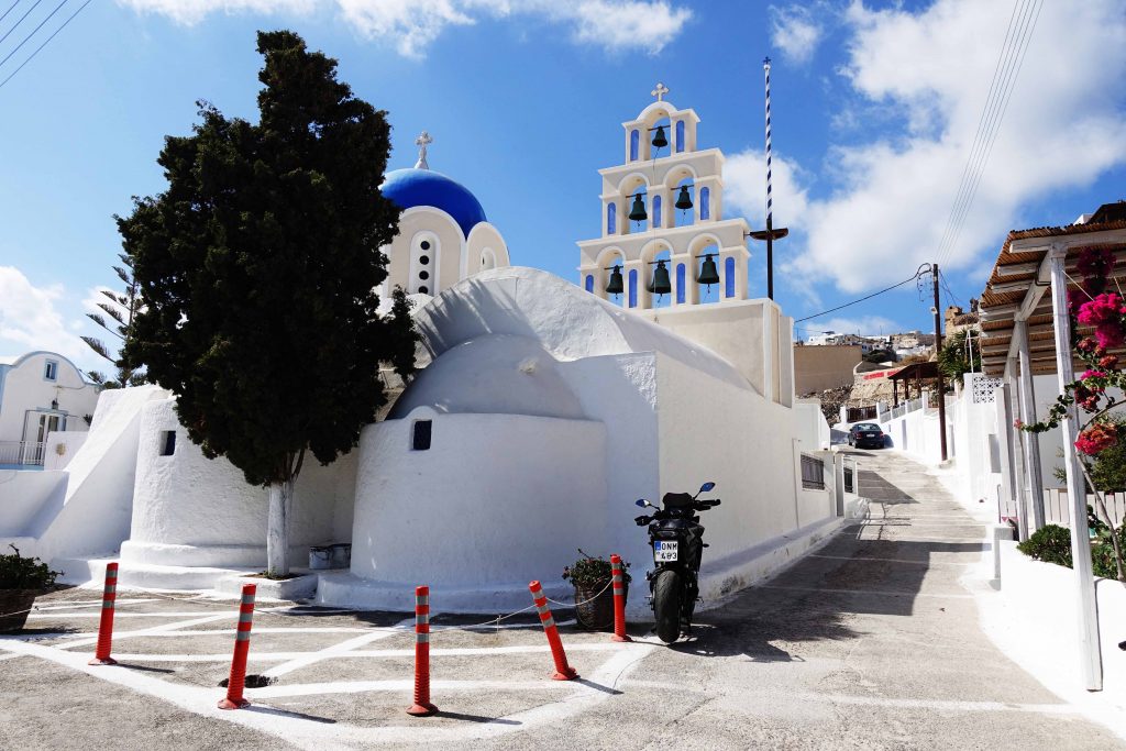 chiesa-di-akrotiri-santorini